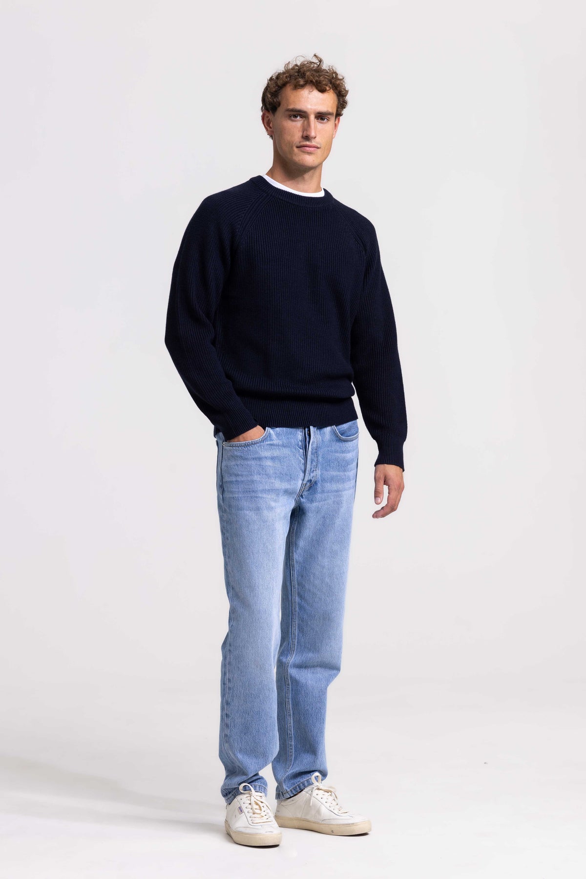 Dunkelblauer Ripppullover mit Rundhalsausschnitt