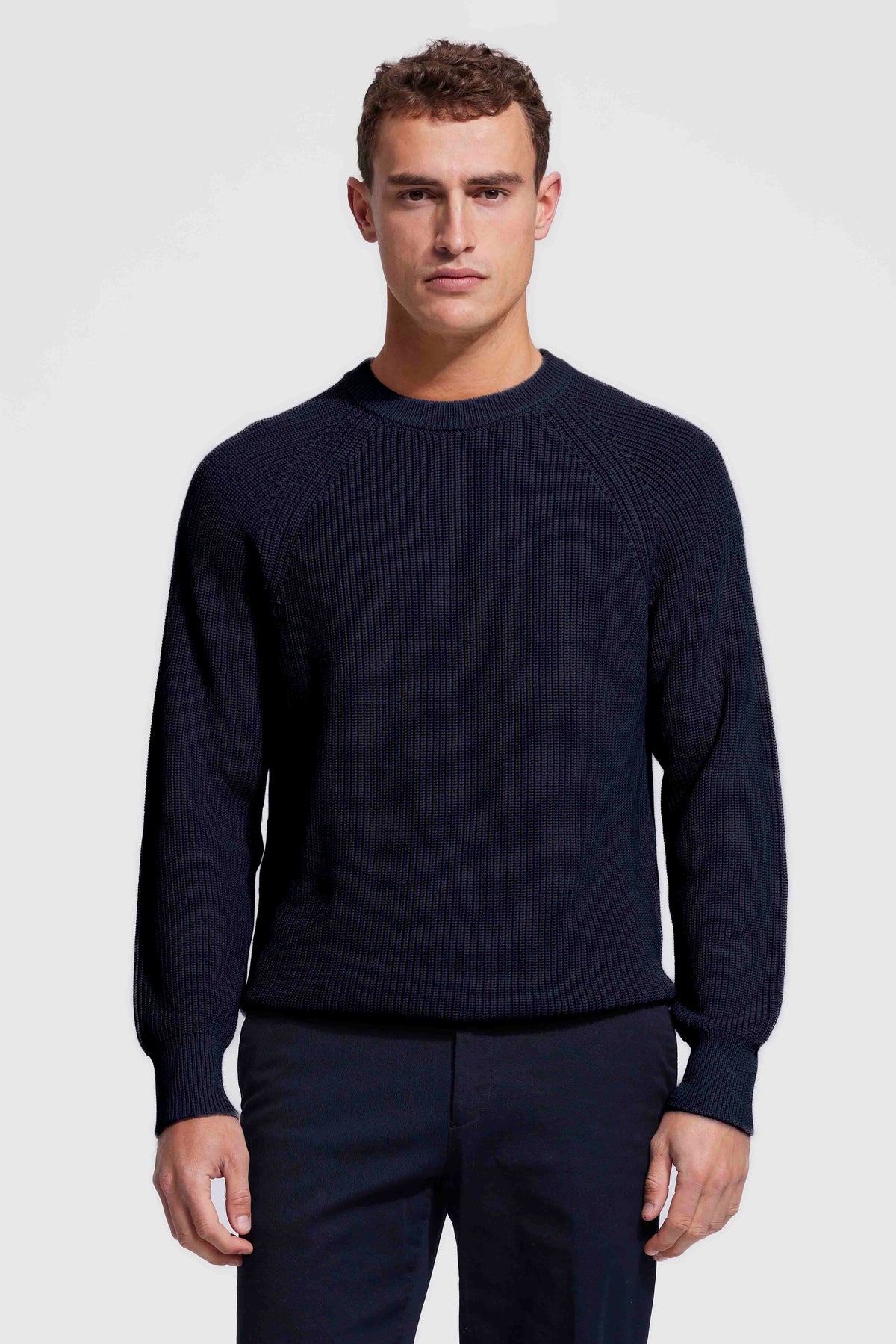 Dunkelblauer Ripppullover mit Rundhalsausschnitt