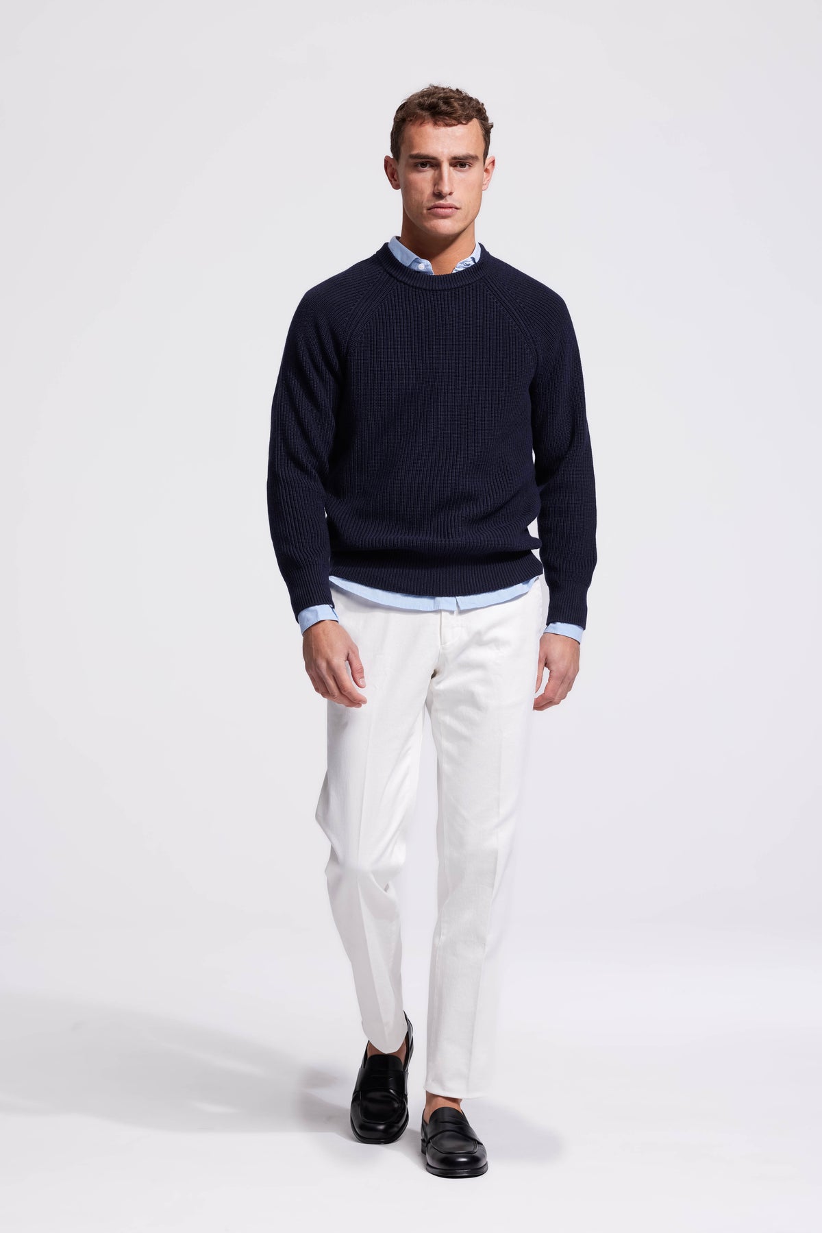 Dunkelblauer Ripppullover mit Rundhalsausschnitt