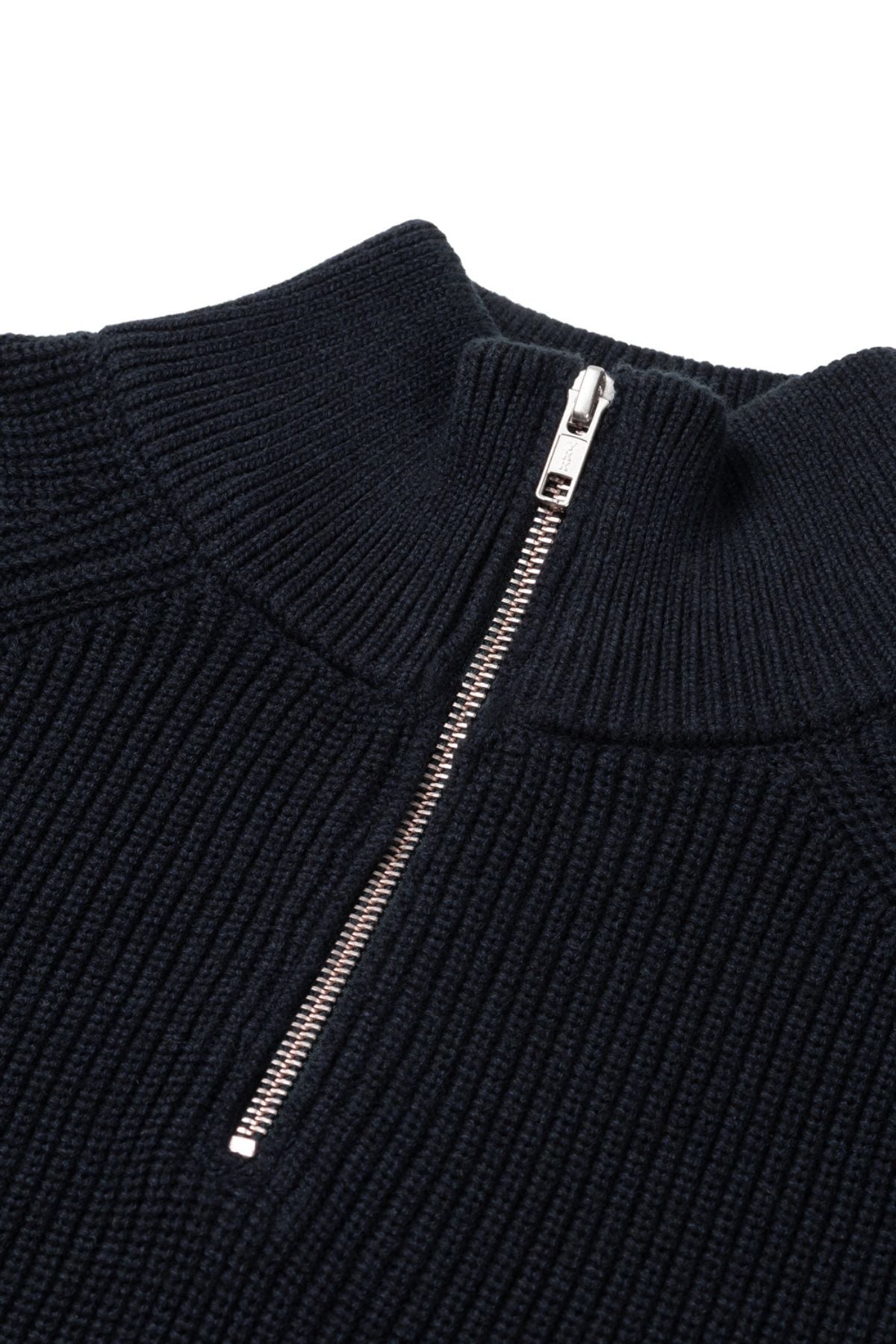 Dunkelblauer Ripppullover mit Viertelreißverschluss