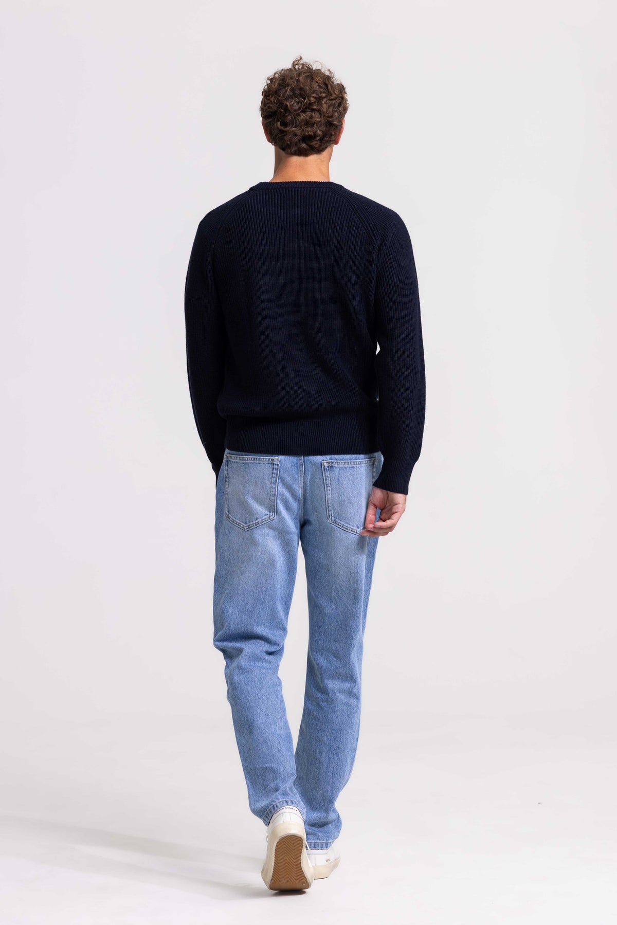 Dunkelblauer Ripppullover mit Rundhalsausschnitt