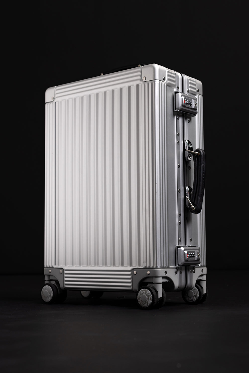 nolon suitcase gatesix