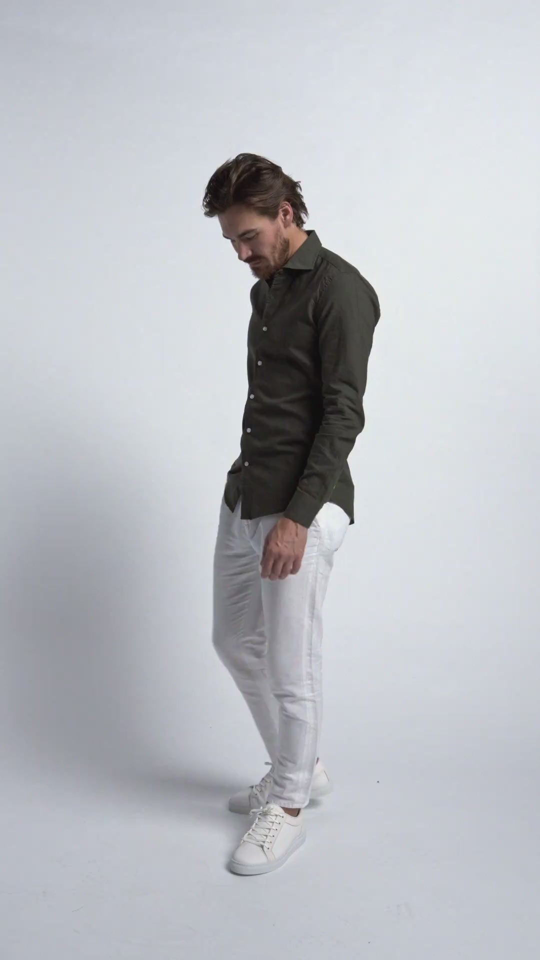 Linen shirt in dark green for men at nølson called lindo green